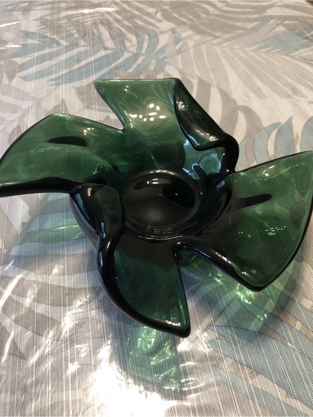 Vtg Green Flower Form Art Glass Bowl - 7” X 5” X 3”